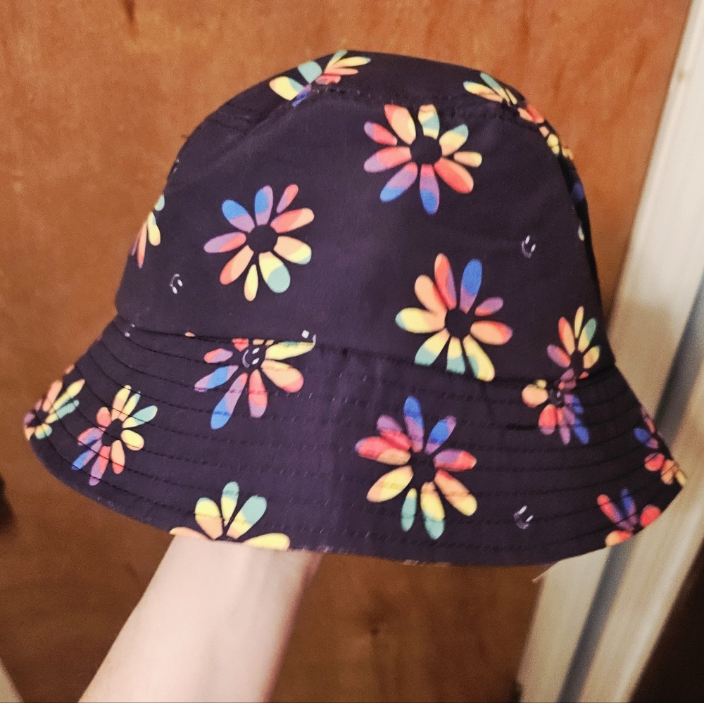 Claire's Flower Smiley Face Bucket Hat - Picture 3 of 11